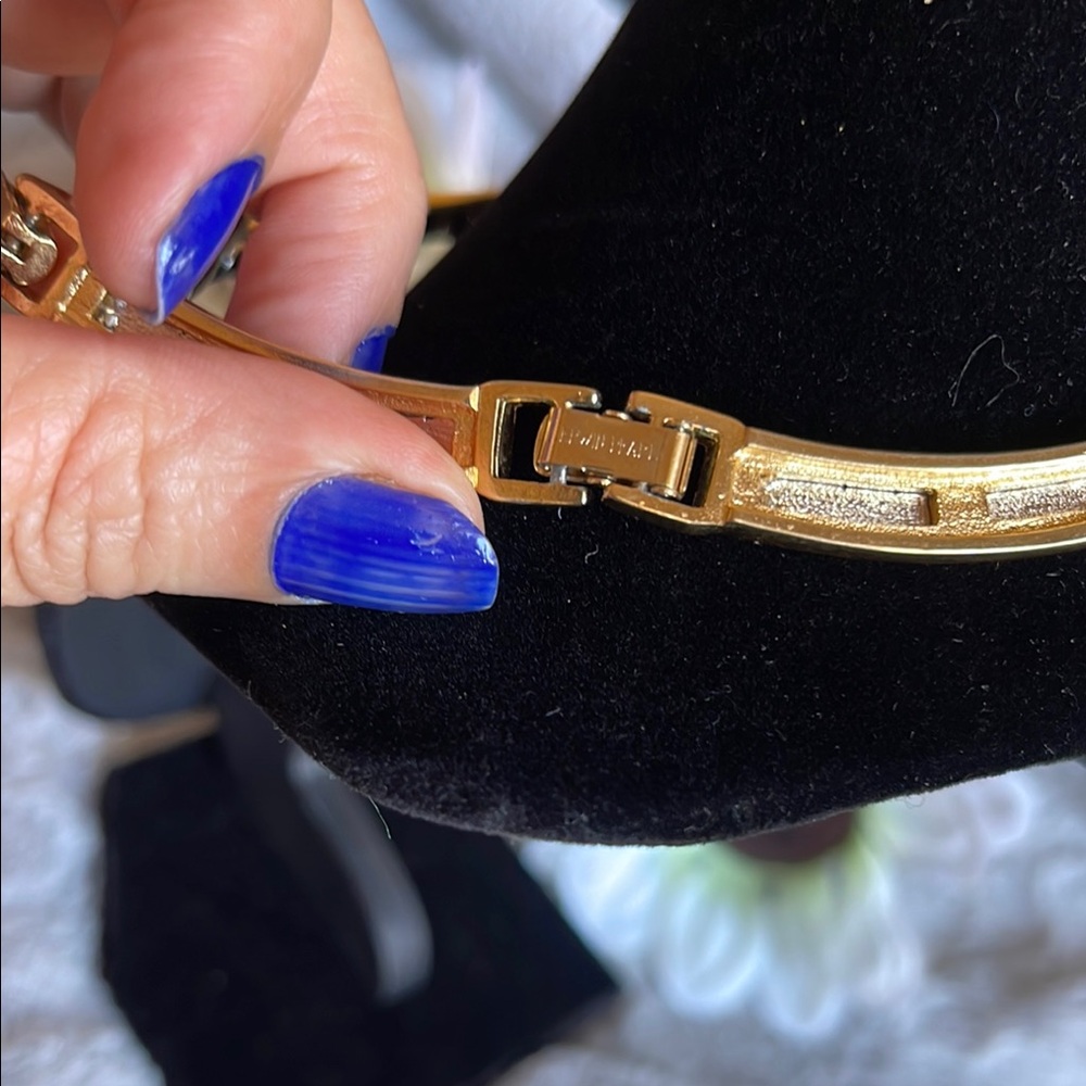 Gold Two-Tone Twisted Cable Chocker Necklace - Unique Edwin Pearl Necklace - Picture 4 of 16